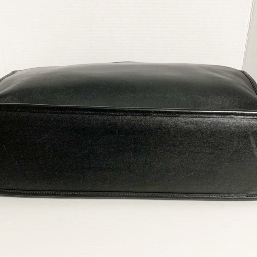 Vintage Coach Beekman Leather Messenger
F13-5266 - Picture 10 of 13